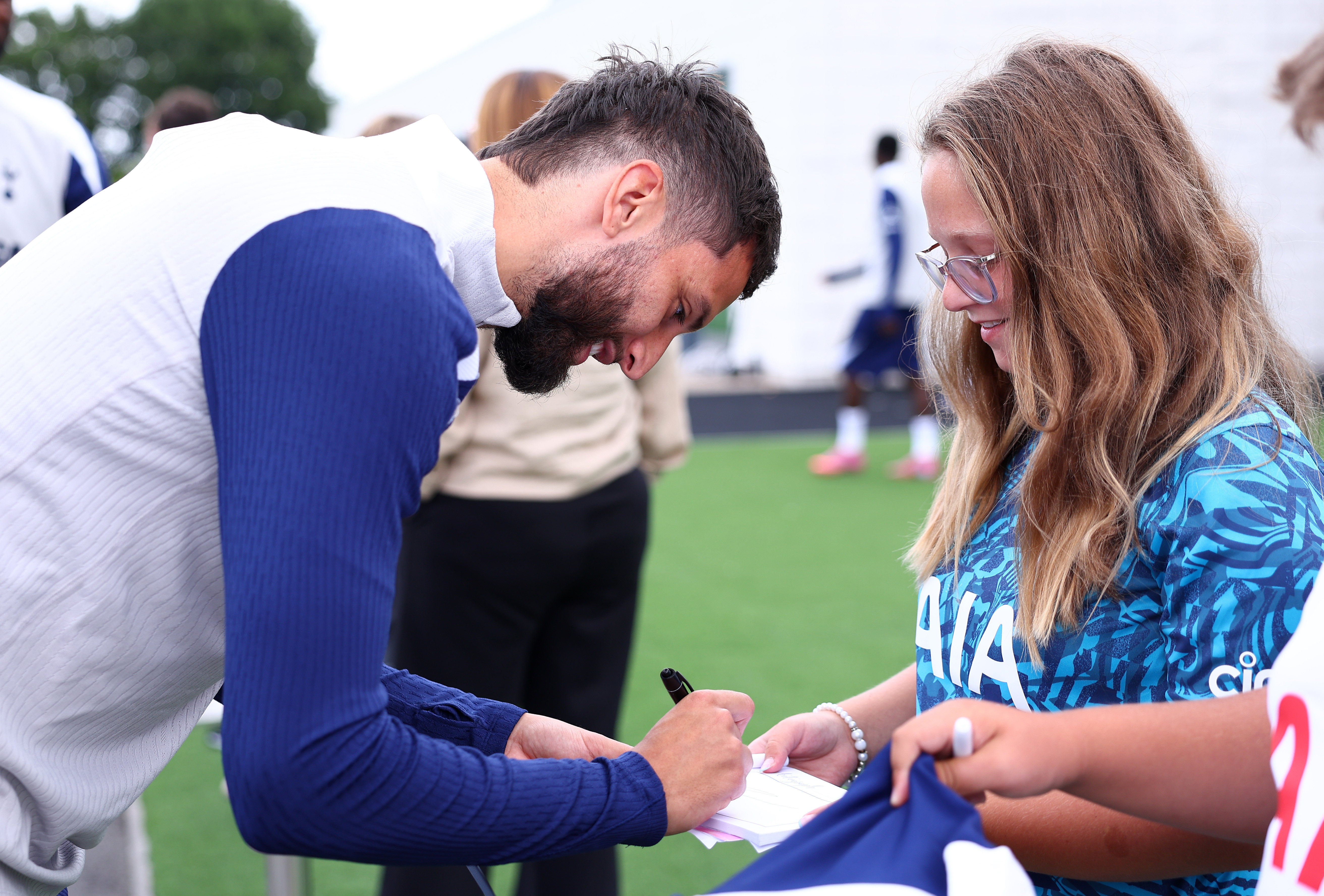 Rodrigo Bentancur signing shirt